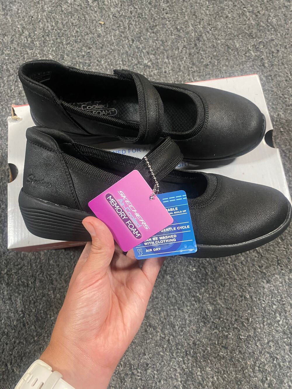 NWT - Skechers Modern Comfort Women's Slip On 6M